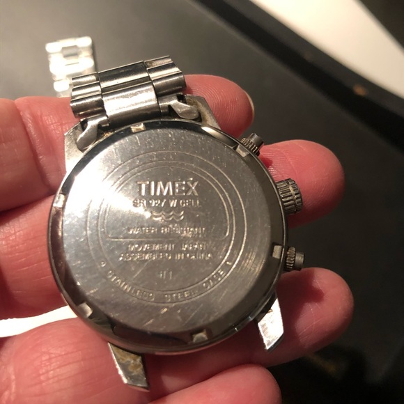 Timex chronograph wr 50m watch.  Model sr927 cell. Men’s watch w/stainless back - Picture 6 of 9